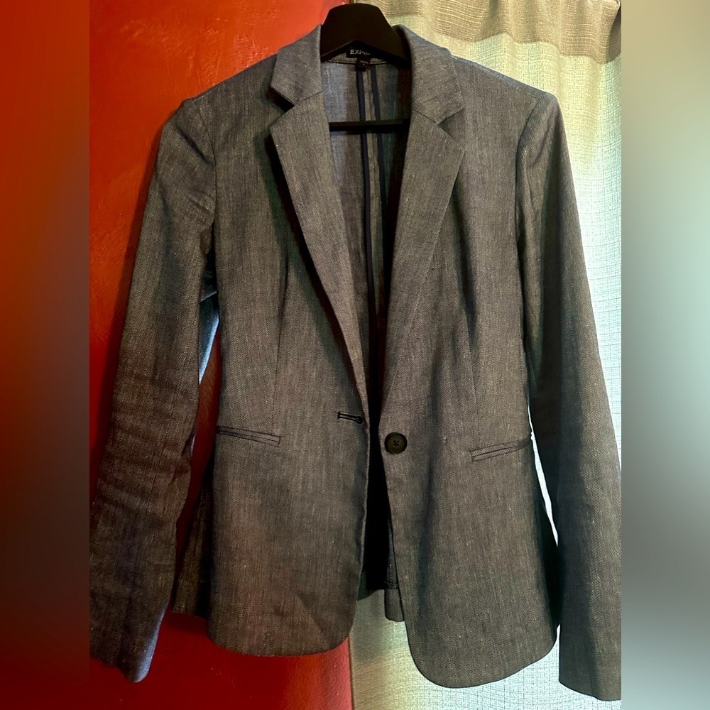 Express chambray pant suit jacket size 2 pants are size 0 excellent condition !